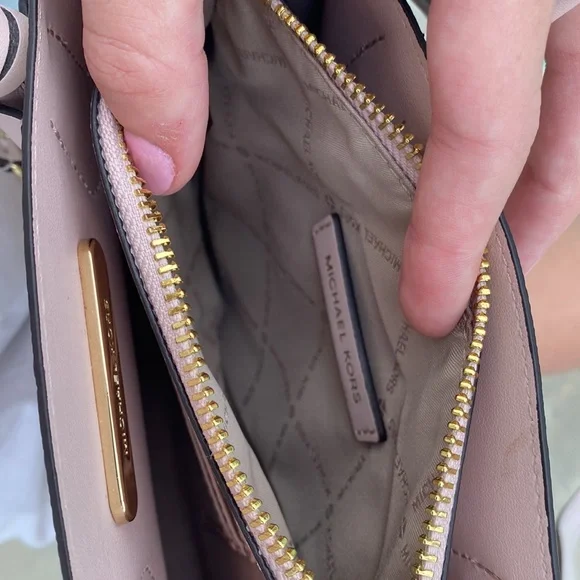 Michael Kors messenger bag - Picture 5 of 9